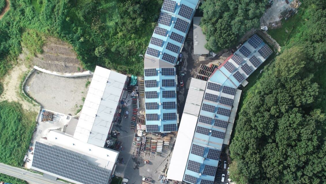 우신복층유리 태양광발전소 (400kW) (루프탑 태양광) - 솔라플레이 시공실적